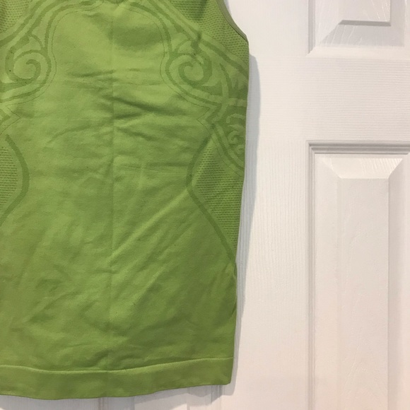 GREEN COLOR WOMENS  WORKOUT TOP WITH BRA - Picture 2 of 4